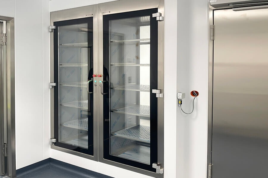GMP cleanroom material sluices (2)